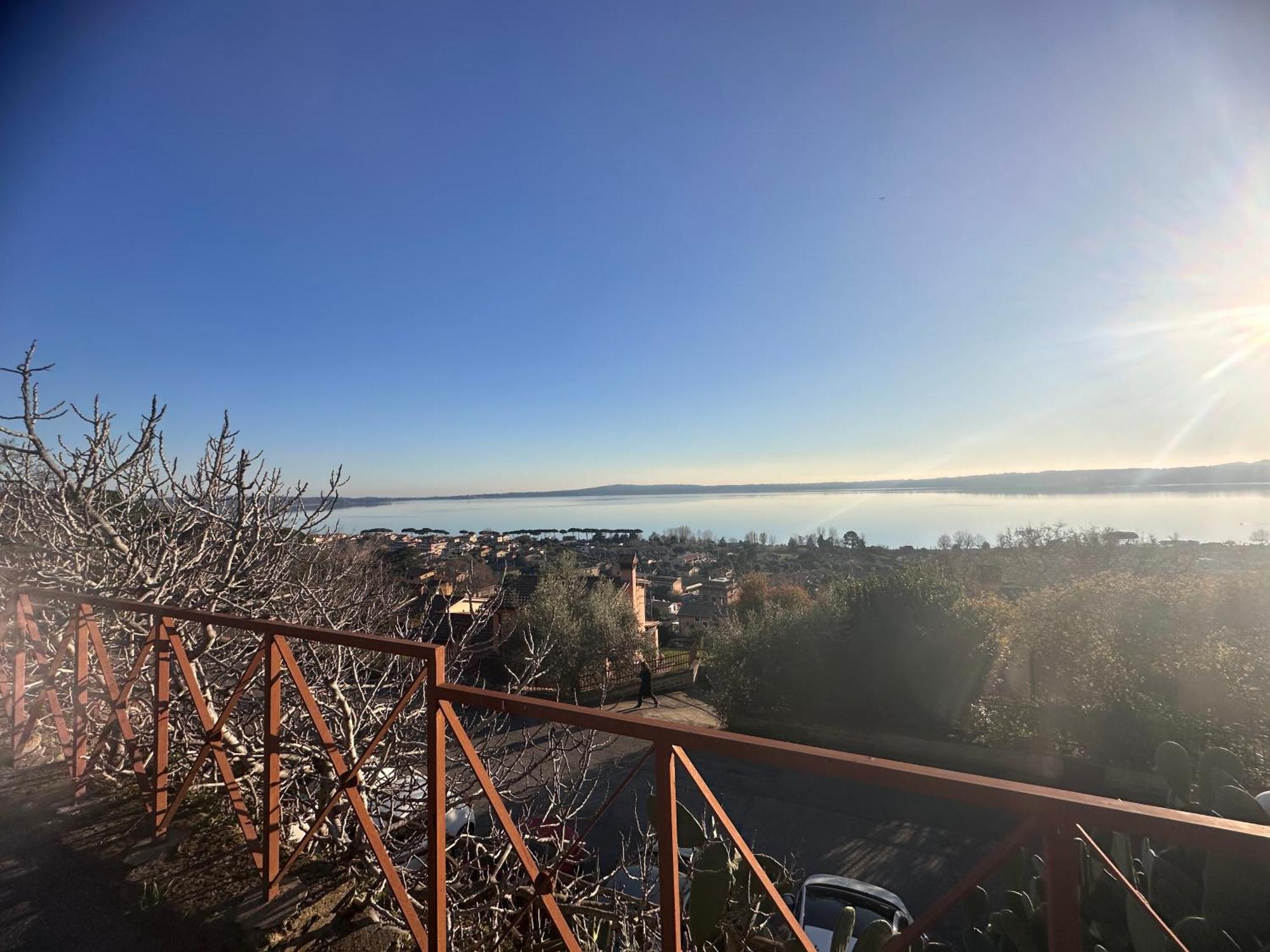 Sguardo Sul Lago Trevignano Romano Exteriér fotografie